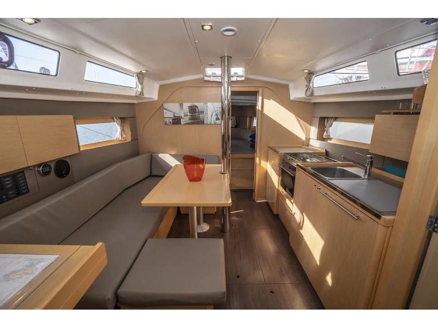 Oceanis 38 (MOIN) Interior image - 16