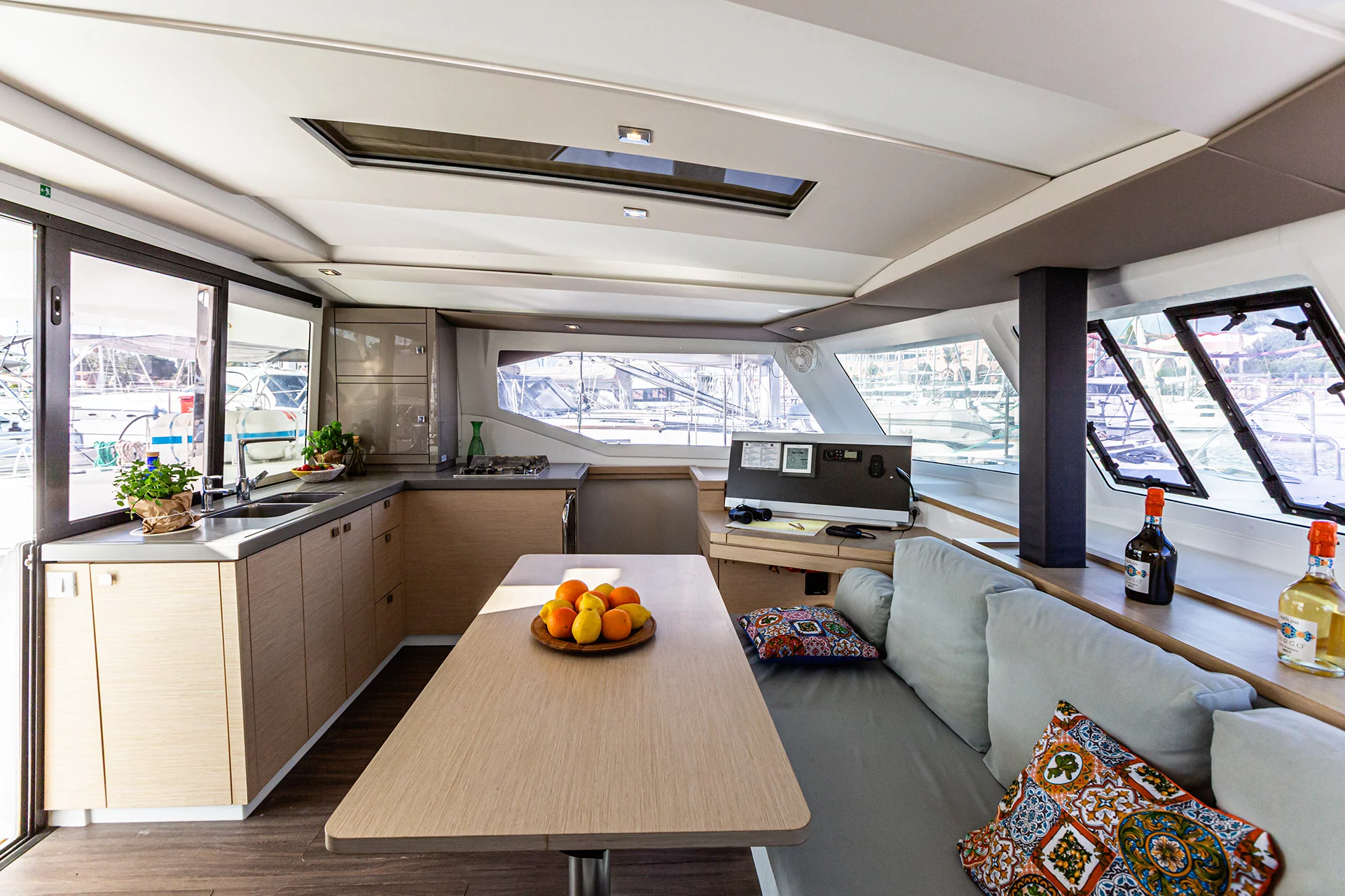 Lucia 40 (Relax Planet) Interior image - 6