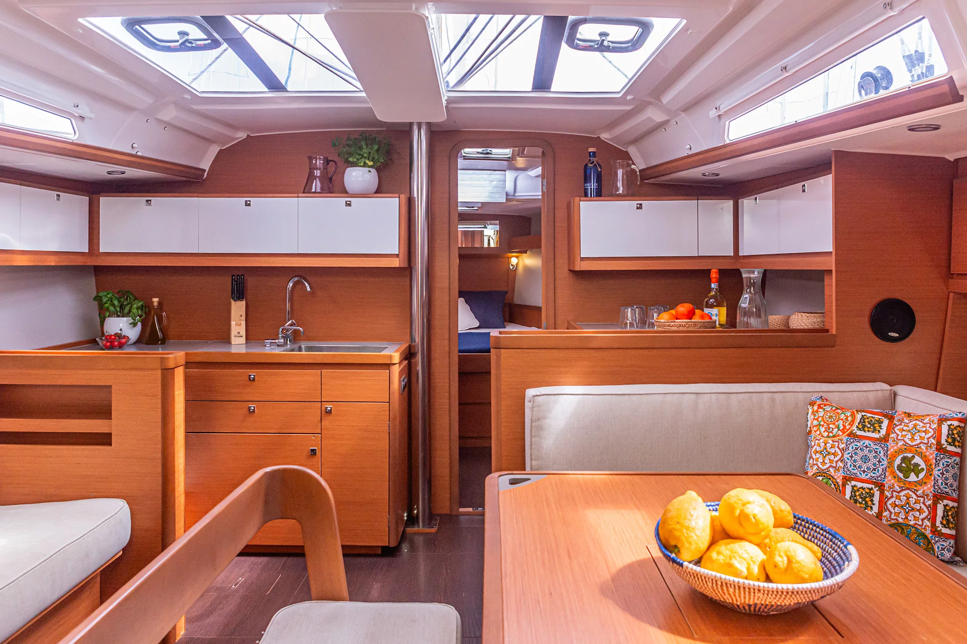 Dufour 430 (Si Può Fare) Interior image - 1