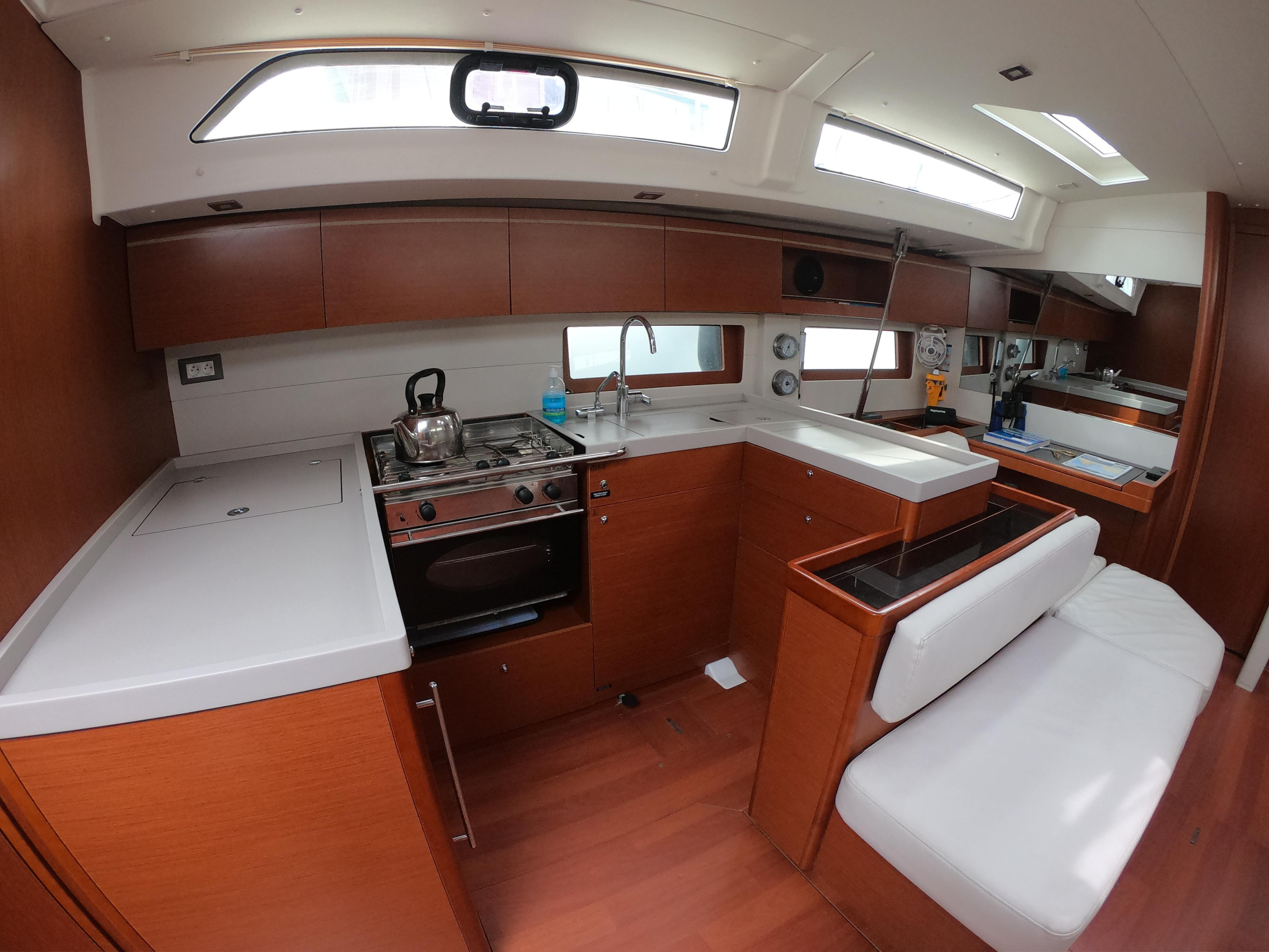 Photo #10 - Oceanis 51.1 (Famiglia) in Athen - 24604
