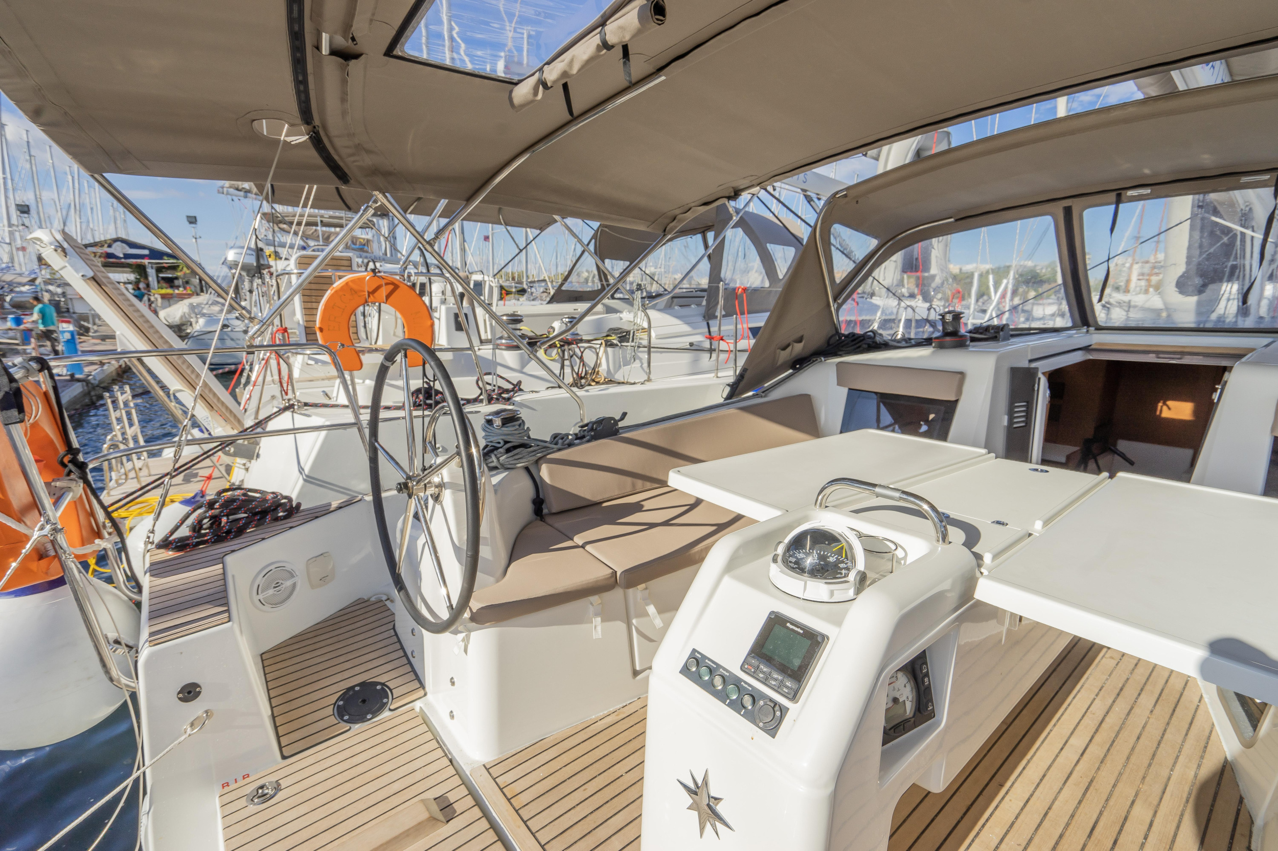 Photo #7 - Sun Odyssey 410 (HIGH TIME) in Lavrion - 24292