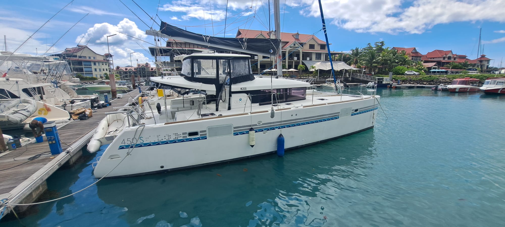 Photo #23 - Lagoon 450 SporTop (Maui) in Mahe - 7837