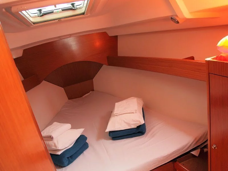 Beneteau Cyclades 43.4 (TIGRIS) Interior - cabin (photo taken 2019) - 4