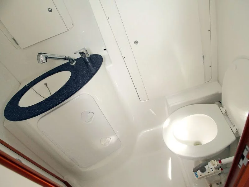 Beneteau Cyclades 43.4 (TIGRIS) Interior - toilet (photo taken 2019) - 10