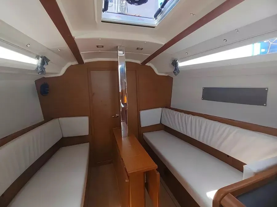 Photo #5 - Sun Odyssey 349 (Reina De Oros) in Pula - 22990