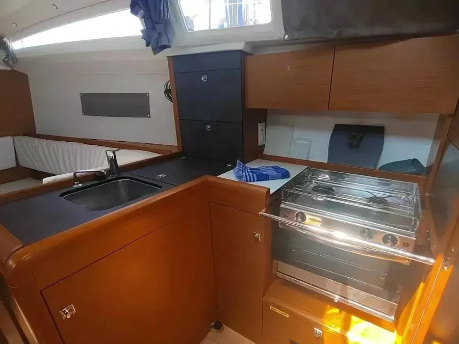 Sun Odyssey 349 (Reina De Oros)  - 6