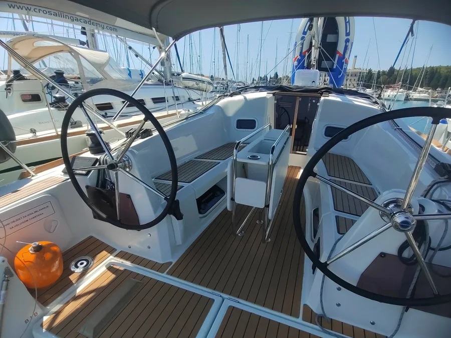 Photo #8 - Sun Odyssey 349 (Vitamar) in Pula - 23848