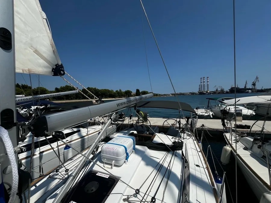 Photo #10 - Sun Odyssey 349 (Vitamar) in Pula - 23848