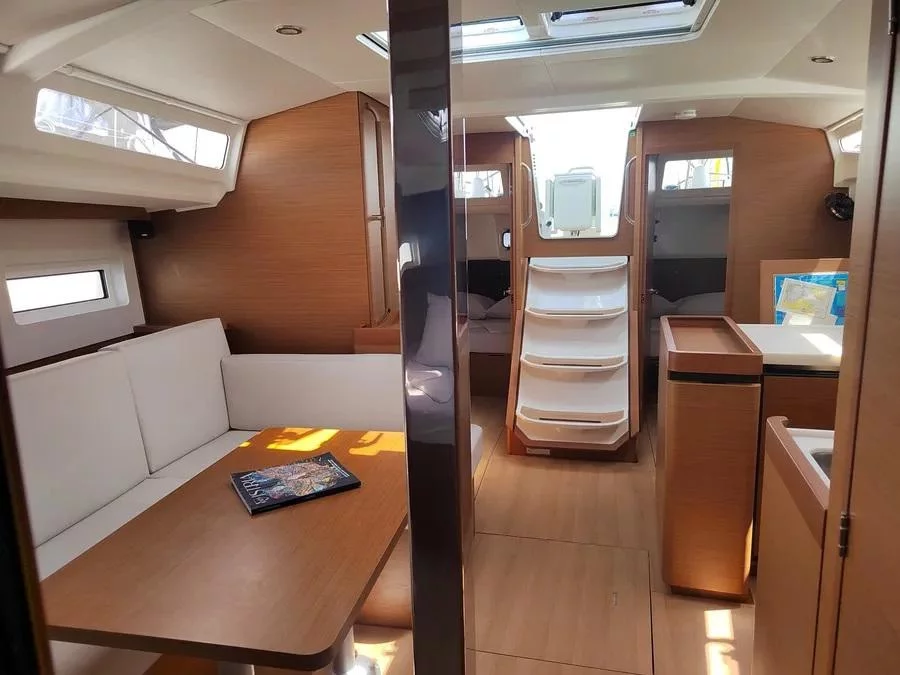 Sun Odyssey 440 (Ares) Interior image - 1