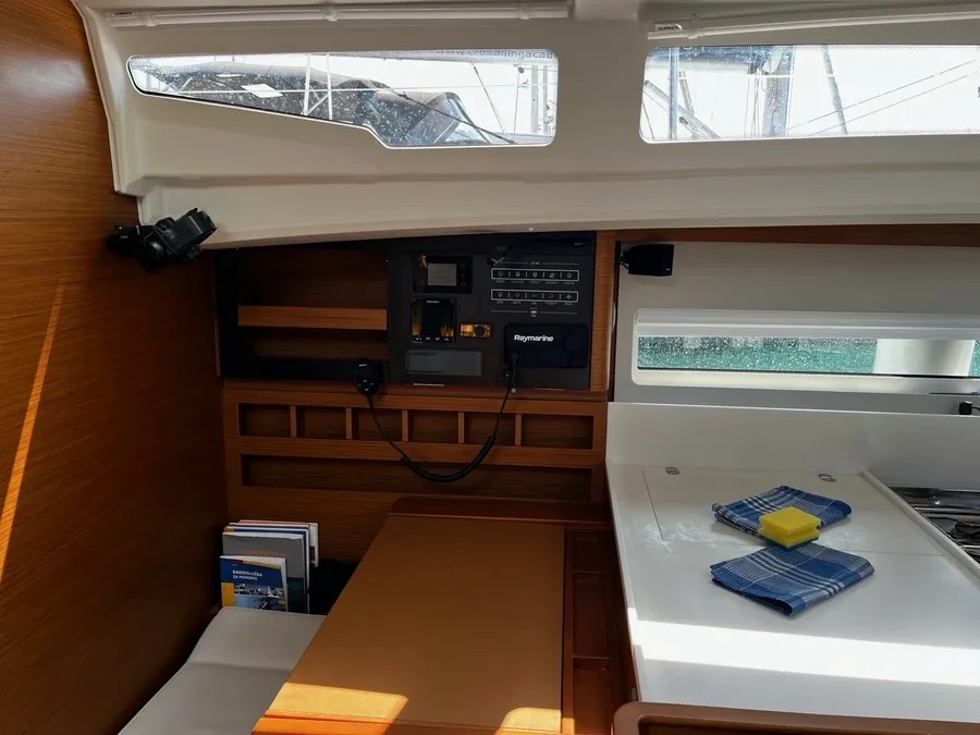 Photo #5 - Sun Odyssey 440 (LEONA) in Pula - 23320