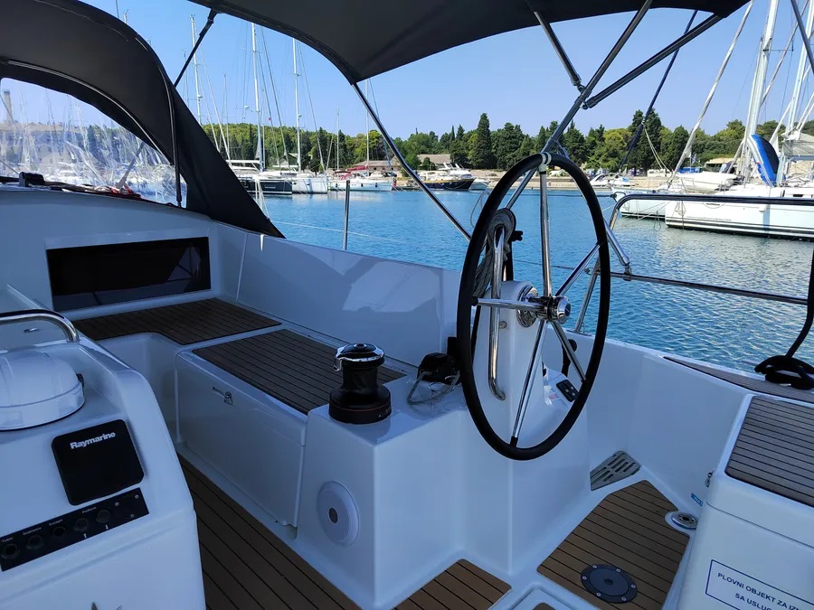 Photo #15 - Sun Odyssey 440 (LEONA) in Pula - 23320