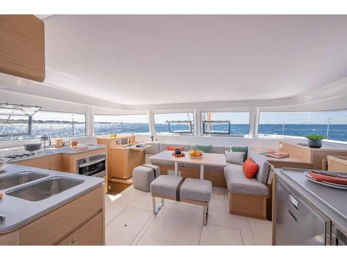Excess 14 (ULYS II) Interior image - 1