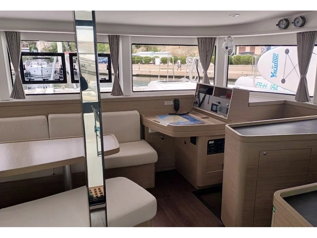 Lagoon 42 (GRAND DELUXE III) Interior image - 1