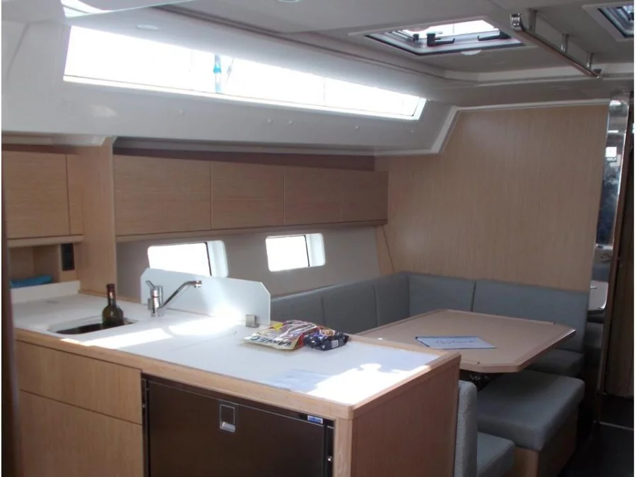 Bavaria C45 Holiday (LUSH LIFE) Interior image - 1