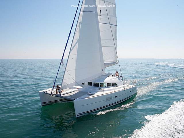 Photo #1 - Lagoon 380 S2 (AIR) in Port - 4321