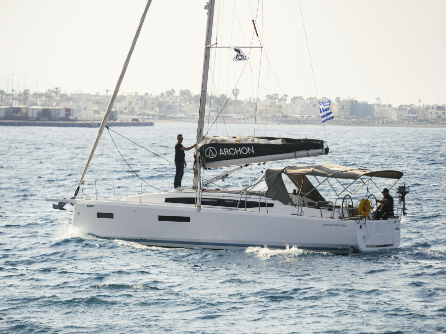 Photo #1 - Sun Odyssey 380 (Albion) en Marina - 24390