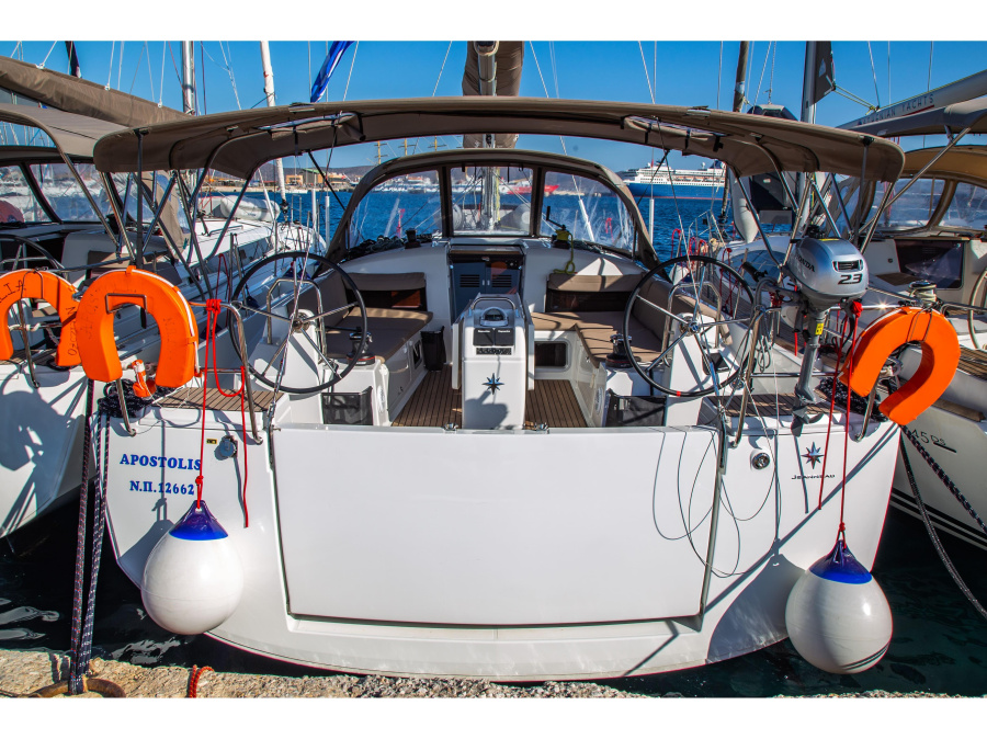 Photo #1 - Sun Odyssey 440 (APOSTOLIS) en Main Port - 19536