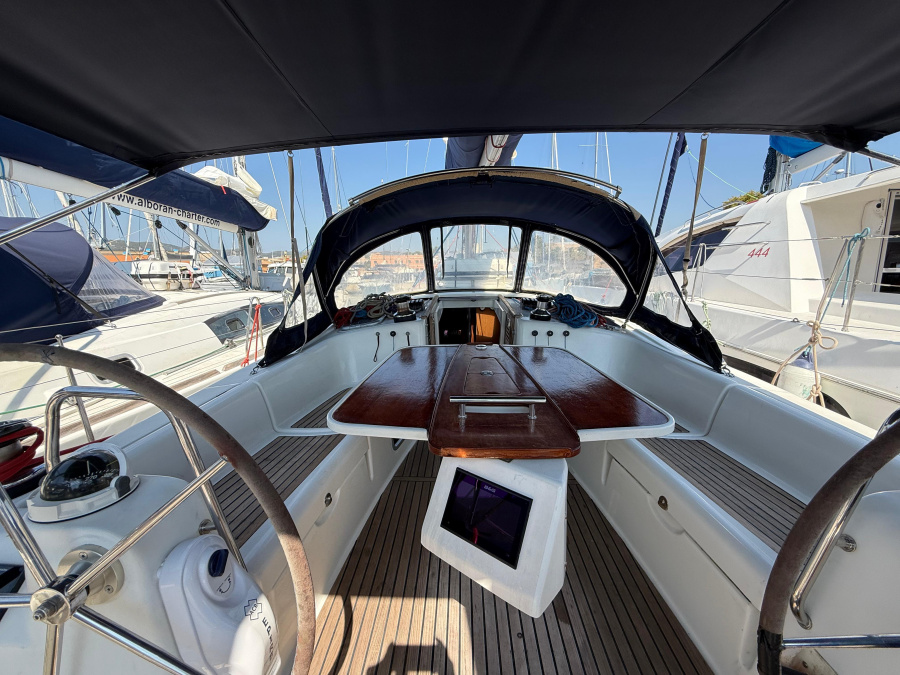 Photo #1 - Oceanis 43-4 (Alboran XXXI Saoco (Majorca)) in La Lonja Marina Charter - 6729