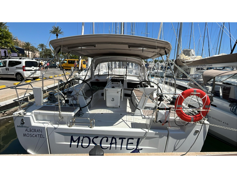 Photo #1 - Oceanis 51.1 (Alboran Moscatel (Mallorca)) en La Lonja Marina Charter - 25699