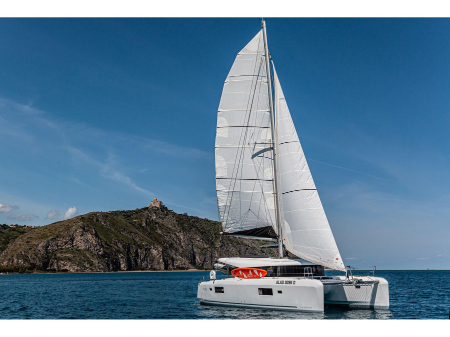 Photo #1 - Lagoon 42 (Almalù - A/C, Generator, Water maker) in Marina - 3655