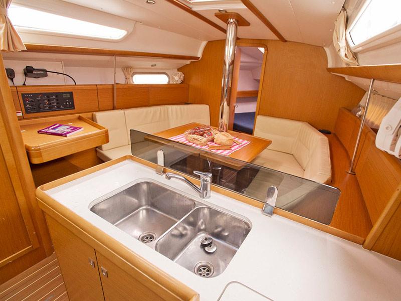 Interior image - 2