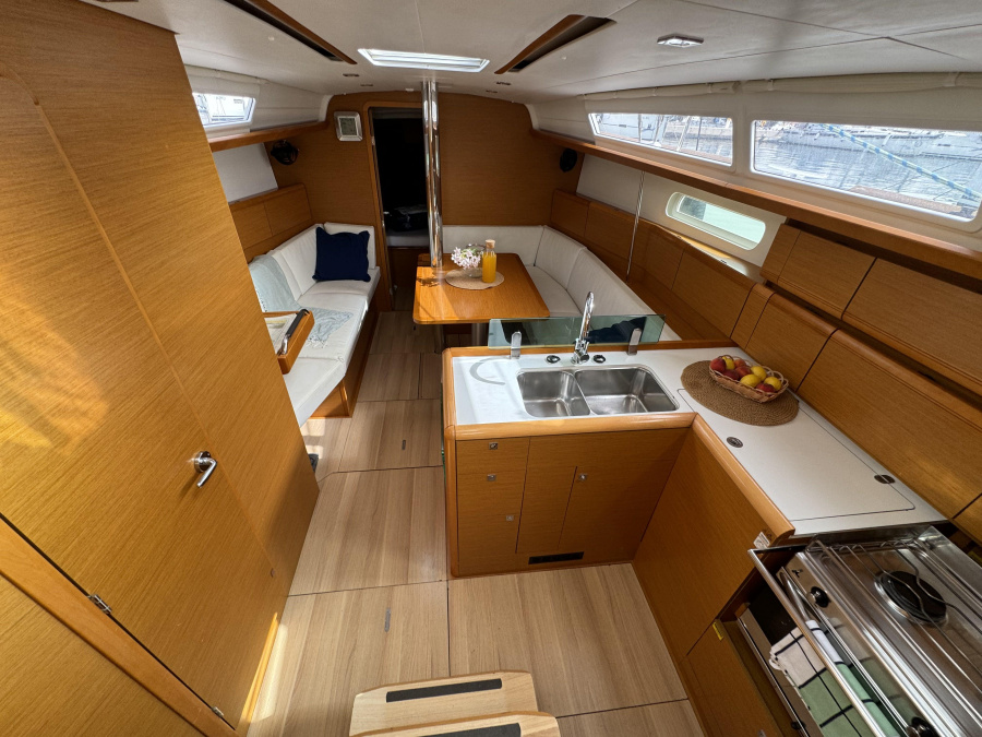 Interior image - 2