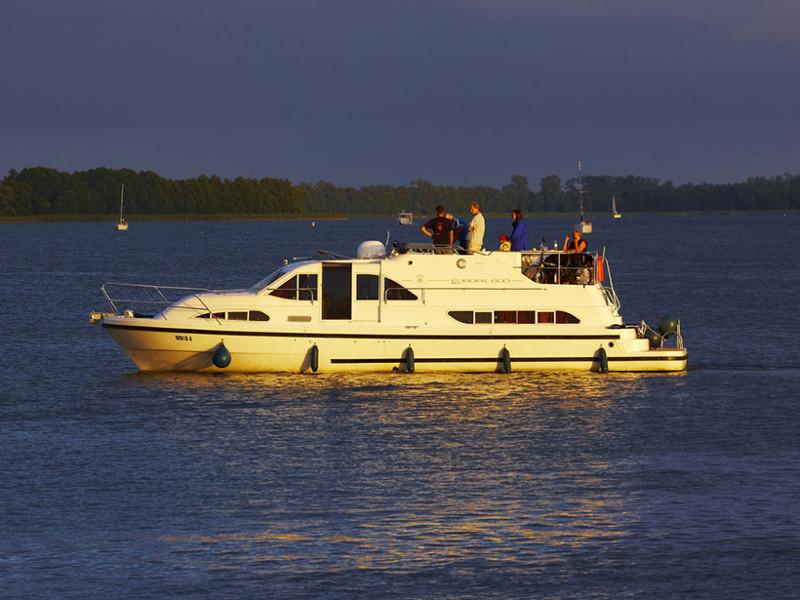 Photo #1 - Cruiser Premium 6 pers (E600-6) in Marina Fürstenberg - 5155
