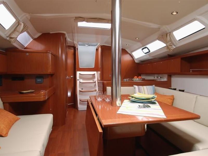 Interior image - 2