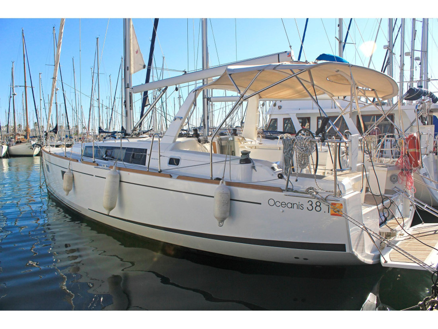 Photo #1 - Oceanis 38.1 (TRICICLE) en Marina - 5246