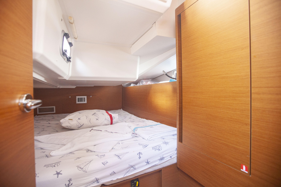 Aft Cabin (port side) - 1