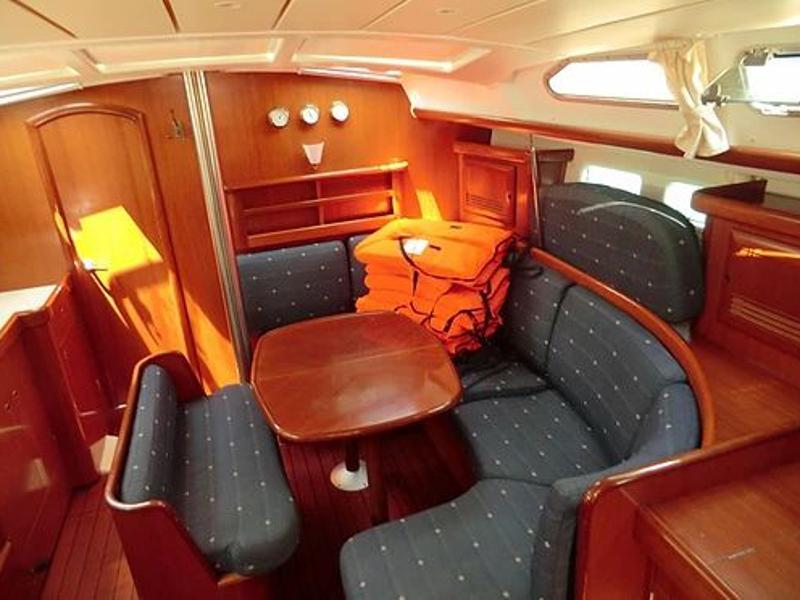 Interior image - 2