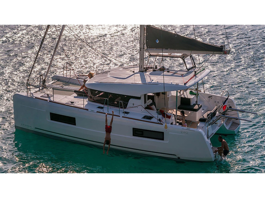 Photo #1 - Lagoon 40 (Sunrise) in Club Maritimo San Antonio De La Playa - 11731