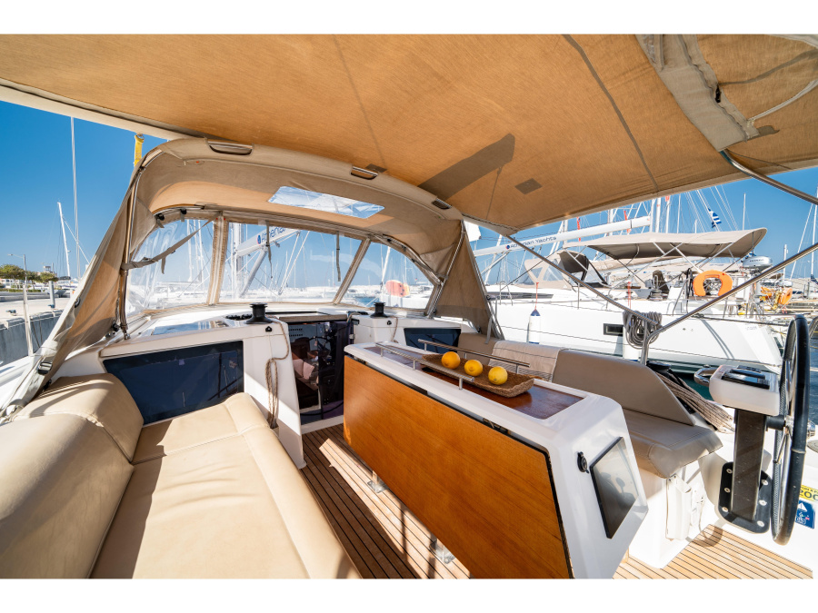 Photo #1 - Dufour 390 Grand Large (ARTEMIS) en Marina - 4254