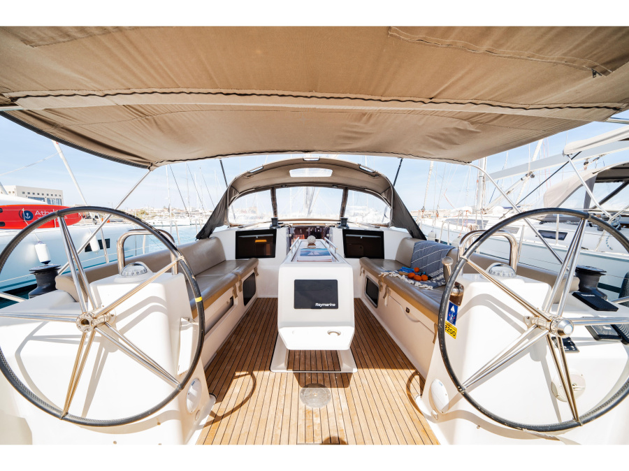 Photo #1 - Dufour 460 Grand Large (DIONI) en Marina - 4255