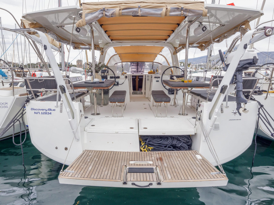 Photo #1 - Sun Loft 47 (DISCOVERY BLUE) en Alimos Marina - 19871