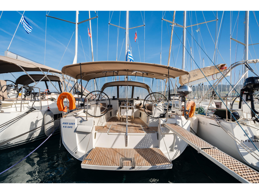 Photo #1 - Sun Odyssey 519 -  5 cabs (JUICY LUCY) in Alimos Marina - 19661