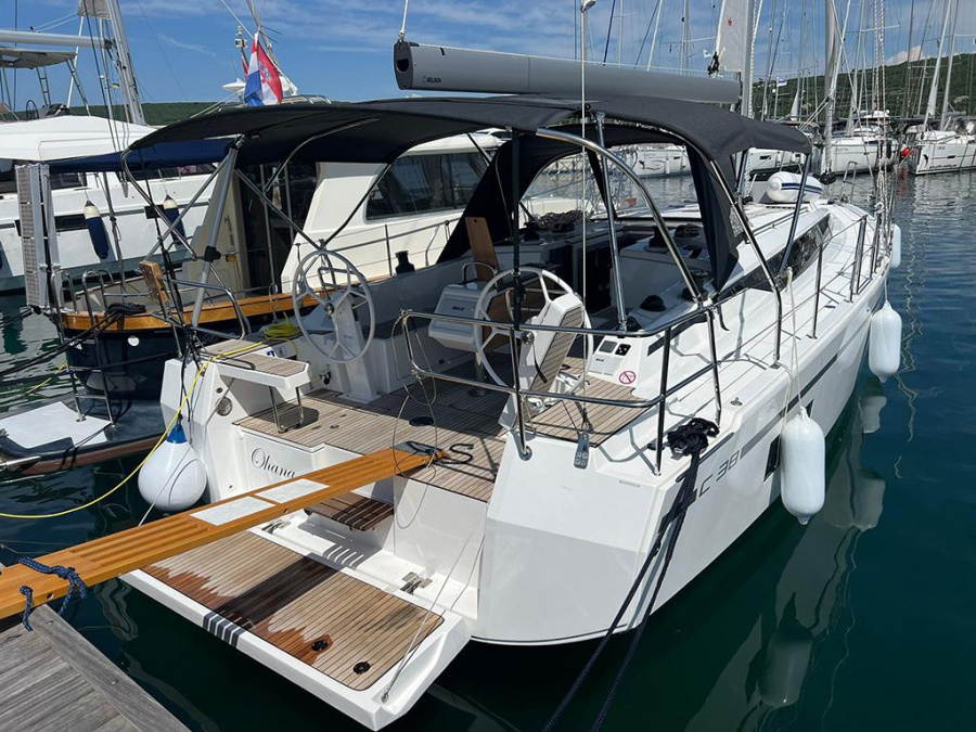 Photo #1 - Bavaria C38 (OHANA) en Marina Punat - 21592
