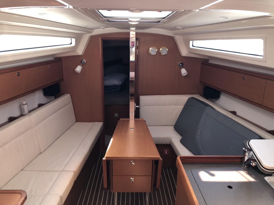 Interior image - 2