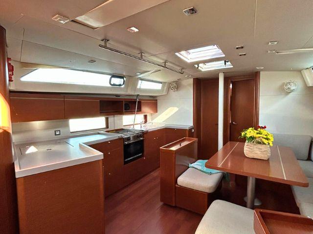 Interior image - 2