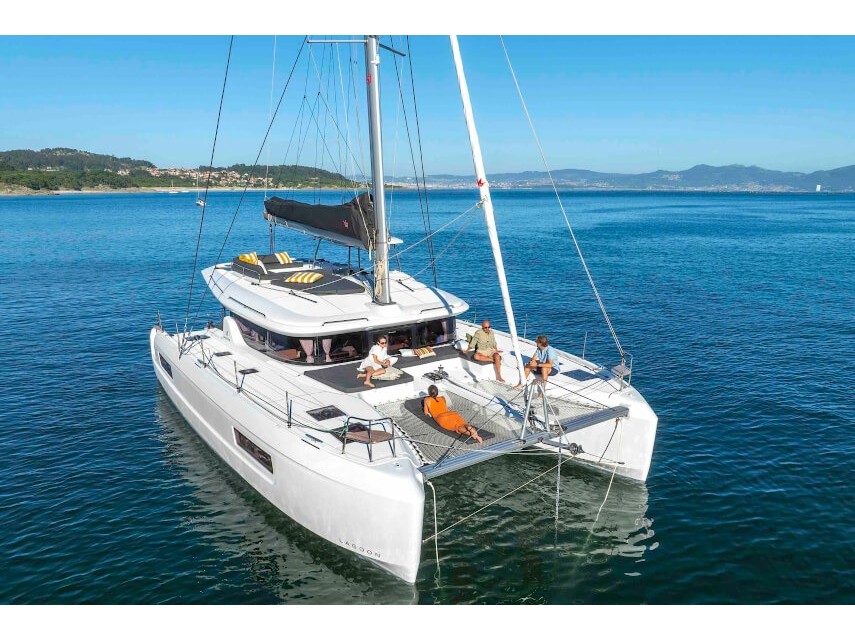 Photo #1 - Lagoon 43 (White Pearl) in Fort Burt Marina - 63201