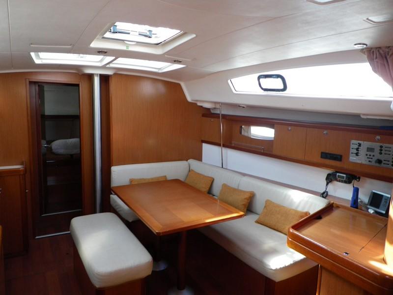 Interior image - 2