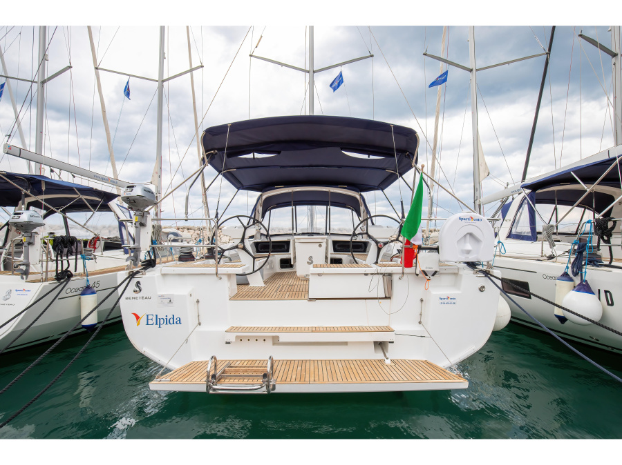 Photo #1 - Oceanis 51.1 (Elpida - Premium line) en Marina Cala de' Medici - 6168