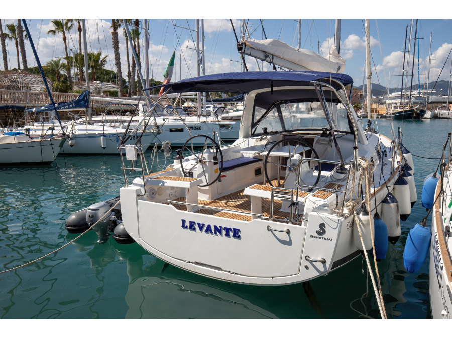 Photo #1 - Oceanis 35.1 (Levante - Standard line) en Marina - 8481