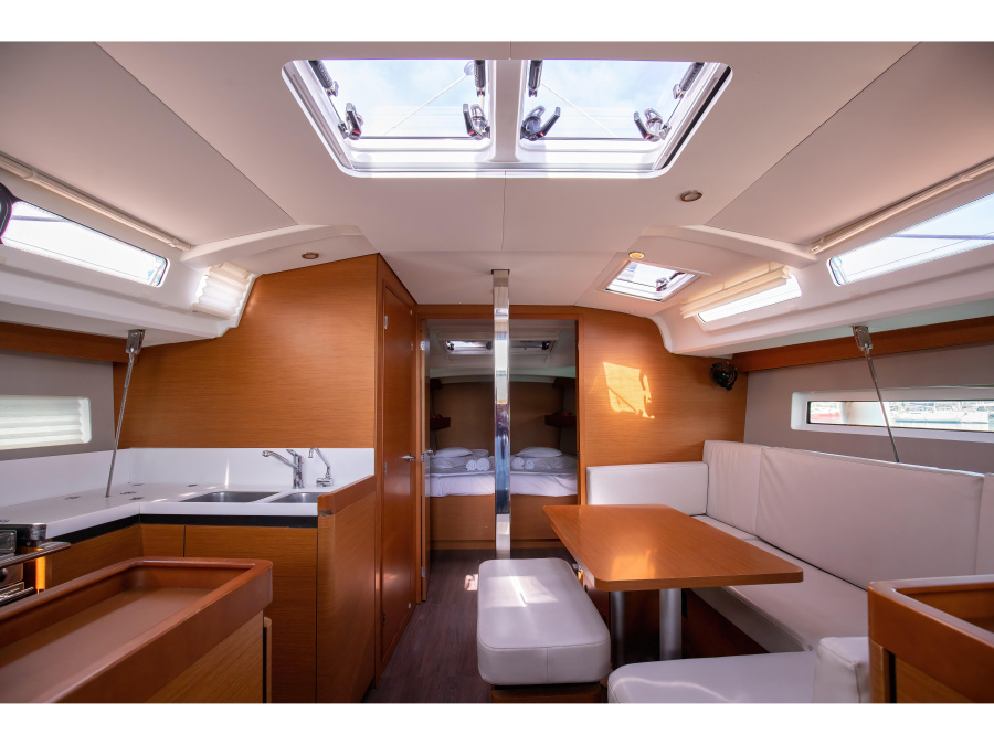 Interior image - 1