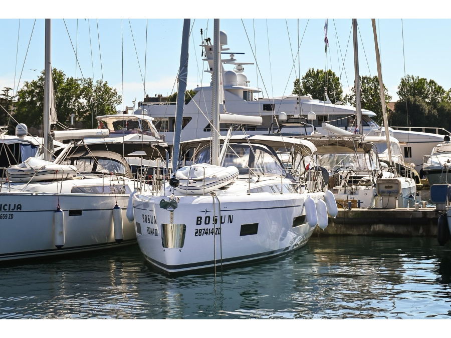 Photo #1 - Bavaria C46 (BOSUN) en Marina - 20434