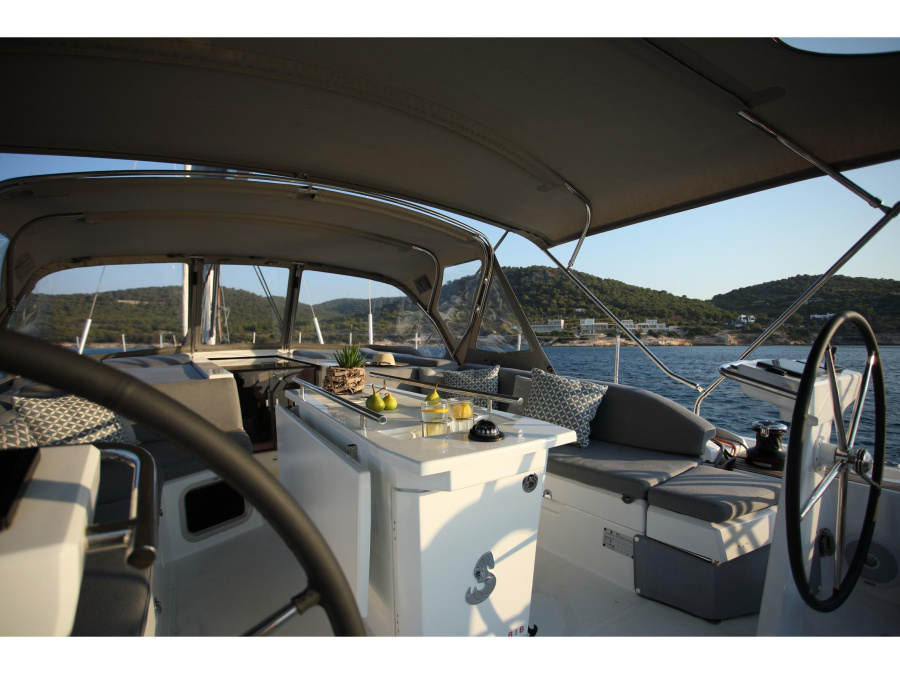 Photo #1 - Oceanis 51.1 (Mickey G) en Alimos Marina - 15038