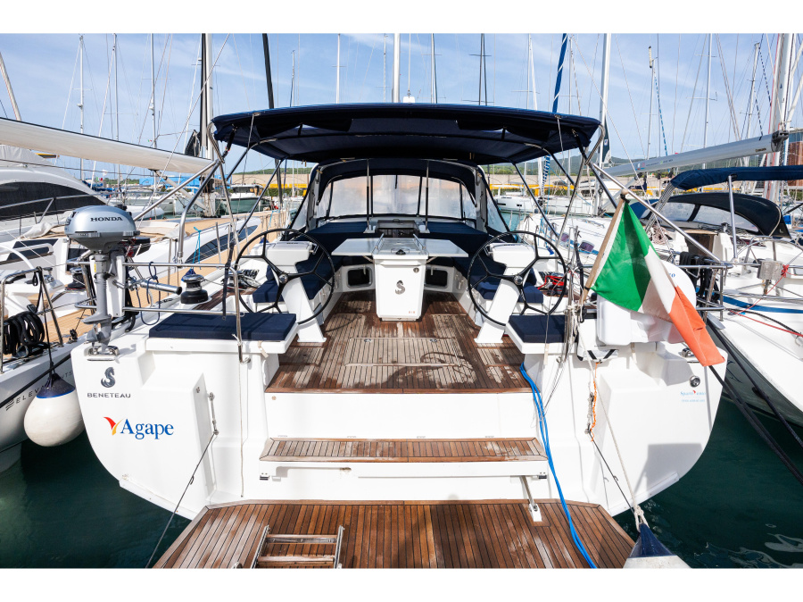 Photo #1 - Oceanis 51.1 (Agape - Premium line) en Marina Cala de' Medici - 6172