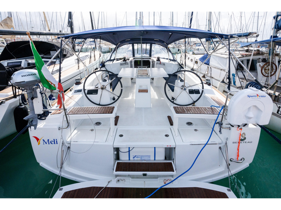Photo #1 - Oceanis 38.1 (Meli - Comfort line) in Marina Cala de' Medici - 8569