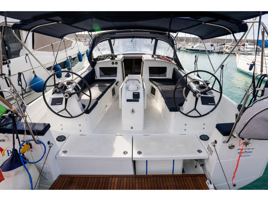 Photo #1 - Sun Odyssey 410 (Pheia - Comfort line) in Marina Cala de' Medici - 8785