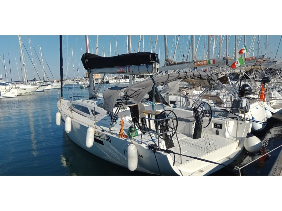Photo #1 - More 40 (sc) (Black Widow) in Marina di - 9690